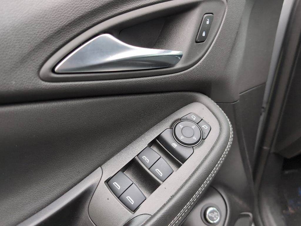 Used 2023 Buick Encore GX Select w/ Sport Touring Package FWD image 6