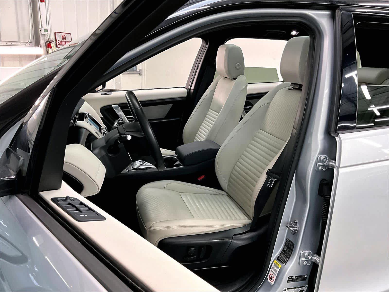 Used 2023 Land Rover Discovery Sport SE AWD/4WD image 28