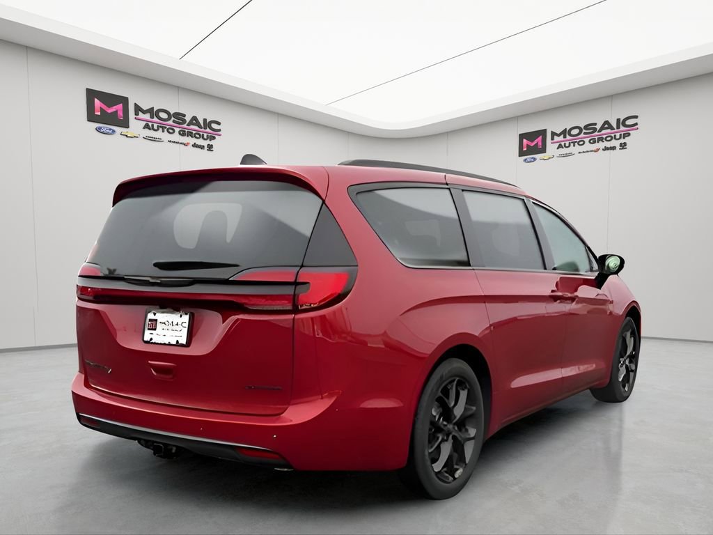 New 2026 Chrysler Pacifica Limited w/ Uconnect Theater Family Group image 8
