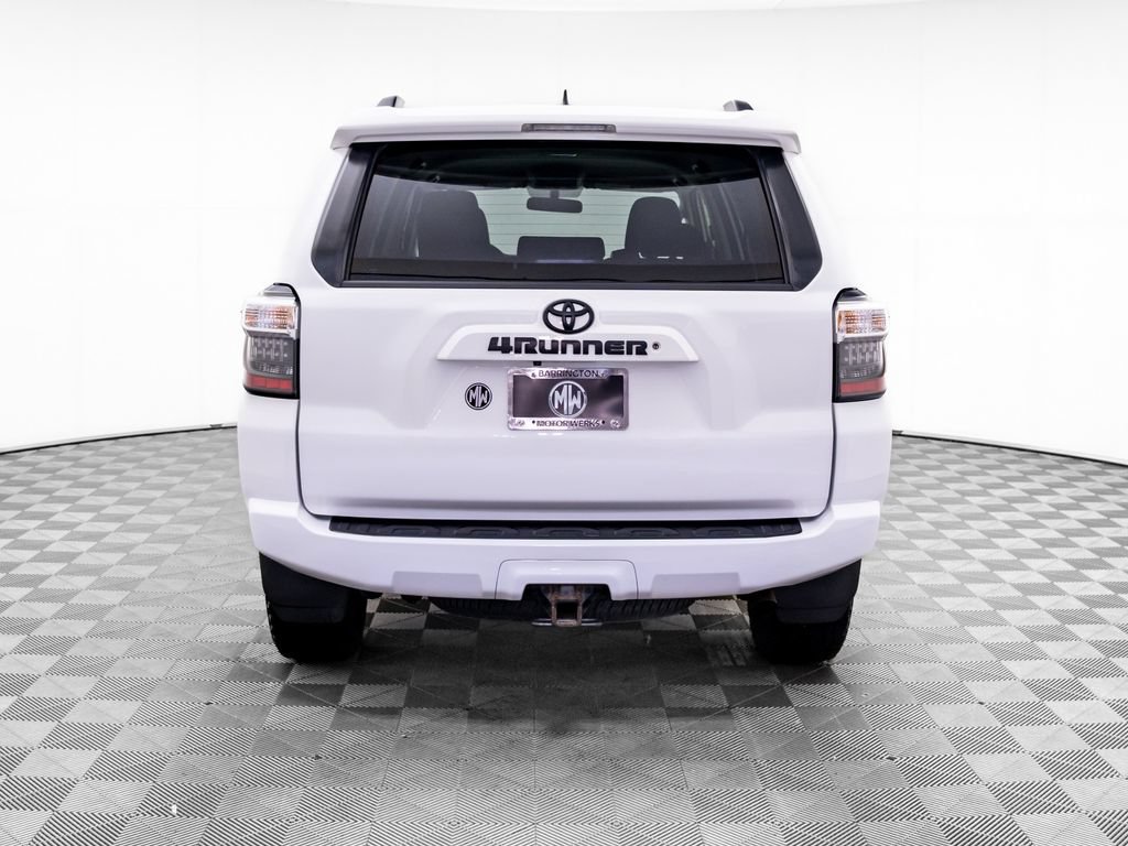 Used 2019 Toyota 4Runner SR5 AWD/4WD image 5