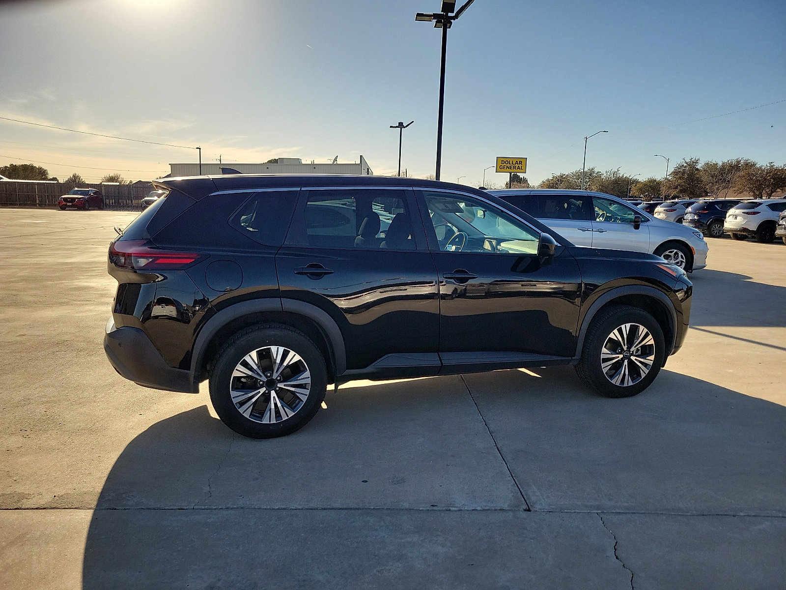 Used 2023 Nissan Rogue SV image 8