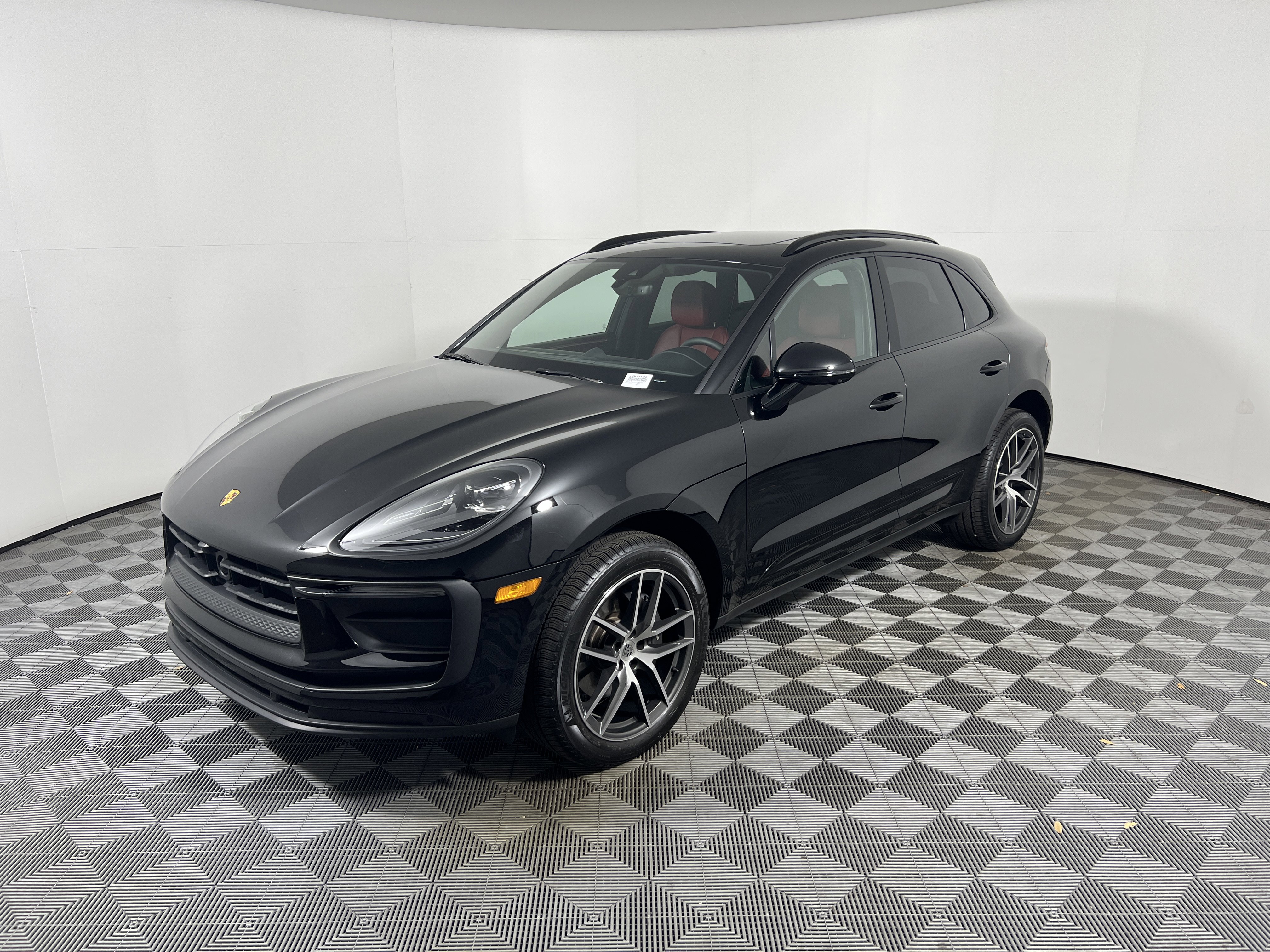 Used 2026 Porsche Macan AWD/4WD image 11