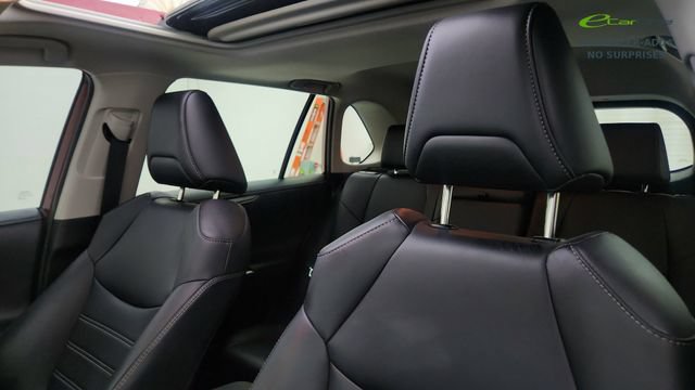 Used 2019 Toyota RAV4 Limited FWD image 34