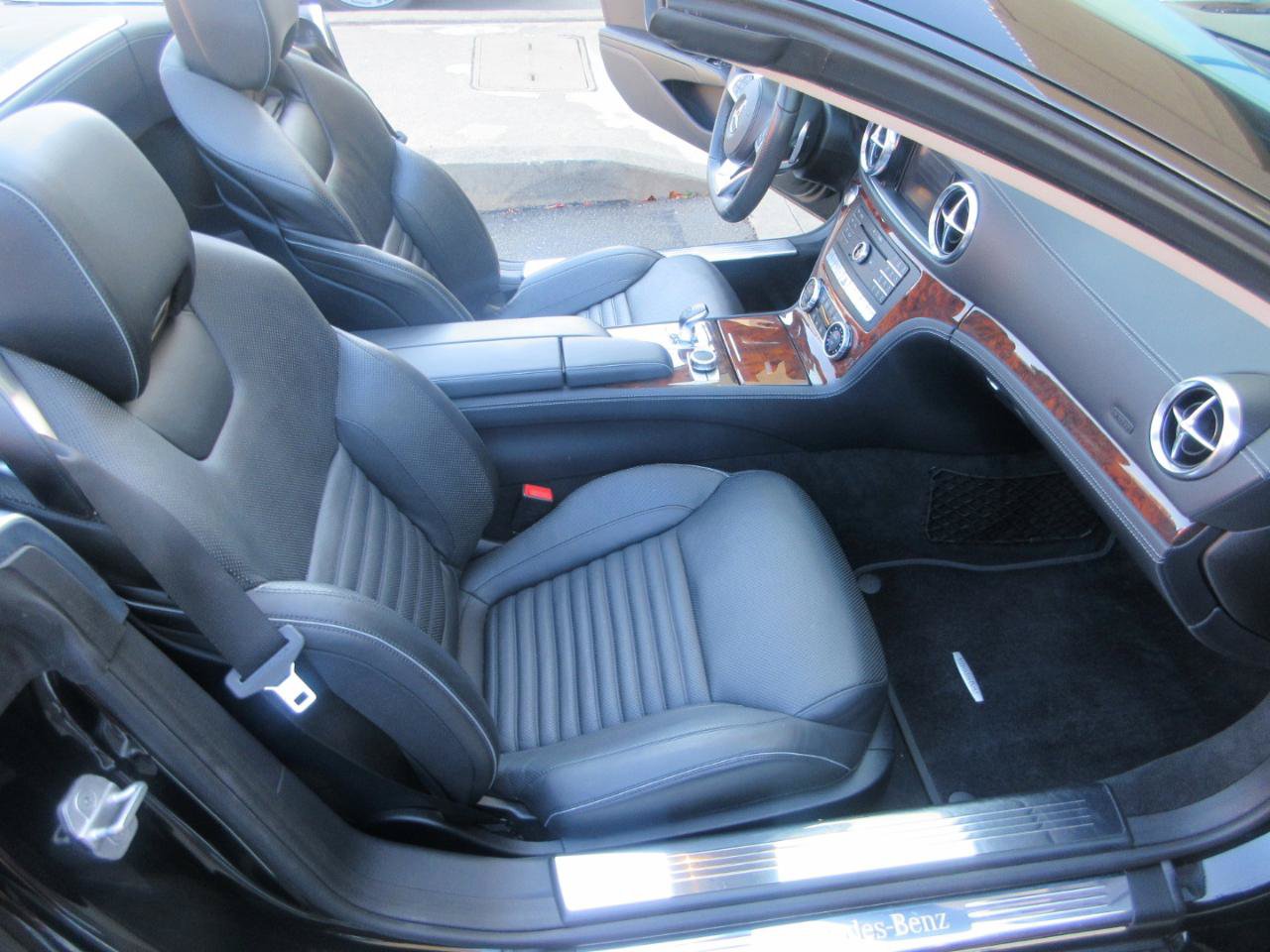 Used 2017 Mercedes-Benz SL 550 image 26