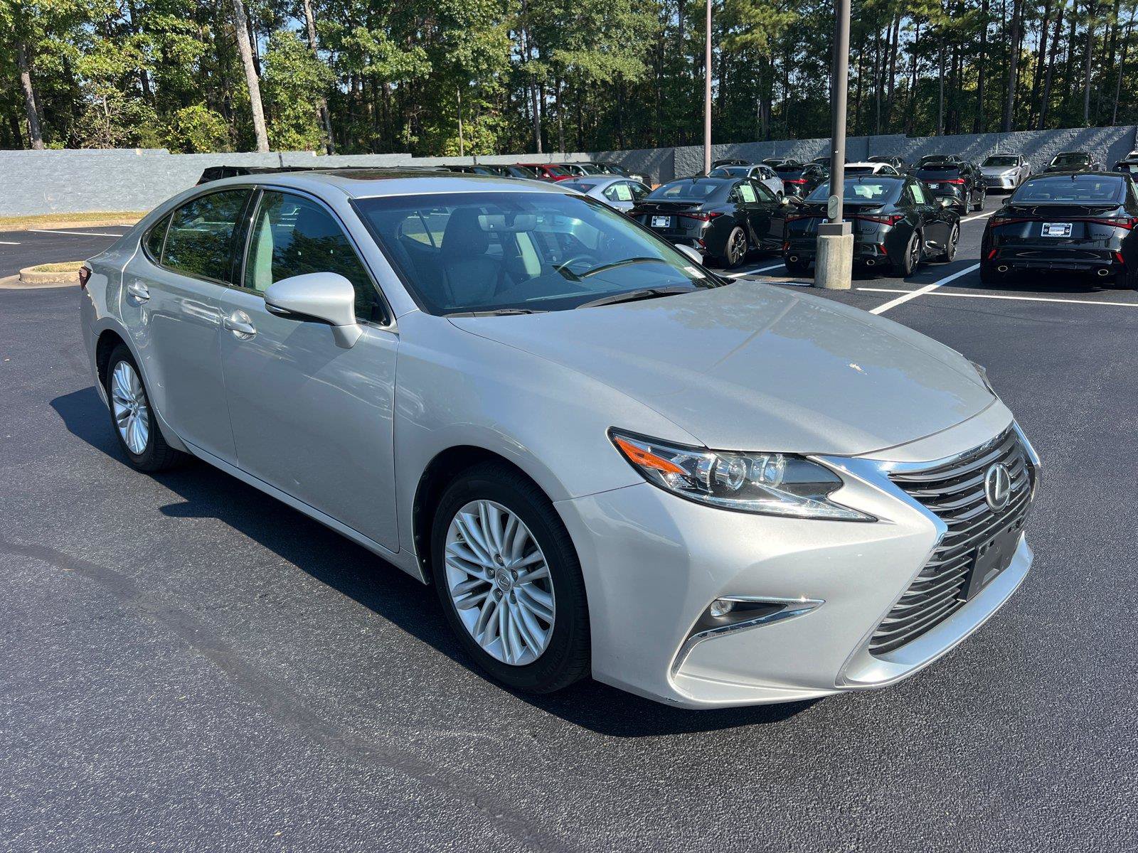 Used 2016 Lexus ES 350 w/ Accessory Package FWD image 3