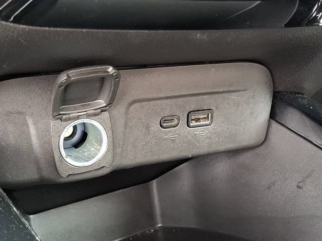 Used 2025 Chevrolet Trax LT FWD image 24