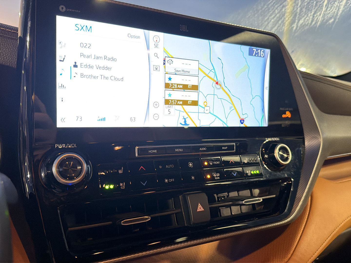 Used 2020 Toyota Highlander Platinum FWD image 27