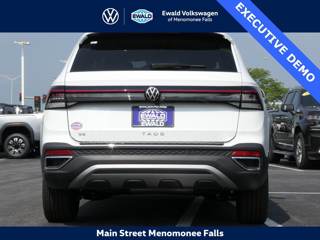 Certified 2025 Volkswagen Taos SE image 23