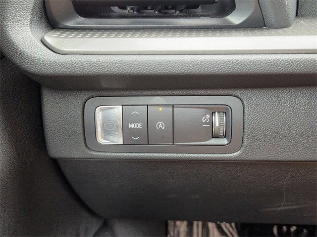 Used 2025 Chevrolet Traverse LT image 37