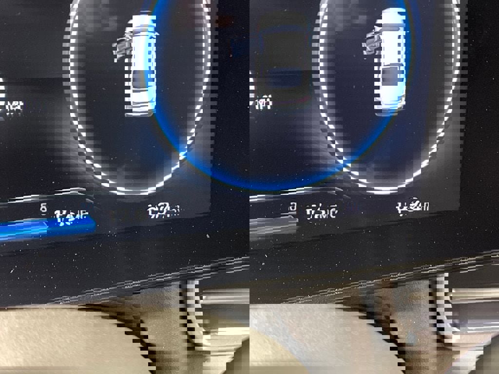 Certified 2025 Hyundai Elantra SEL FWD image 21