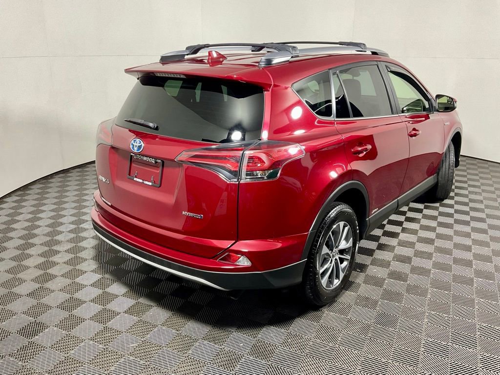Used 2018 Toyota RAV4 LE AWD/4WD image 18