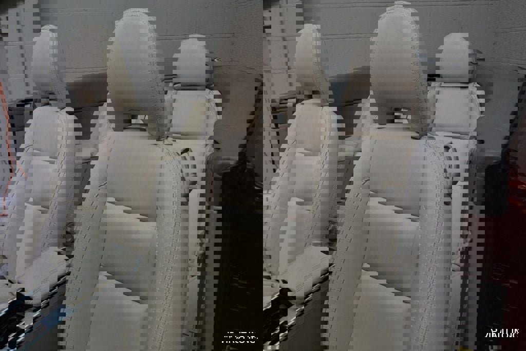 Used 2011 Volvo C70 T5 w/ Convenience Pkg FWD image 16