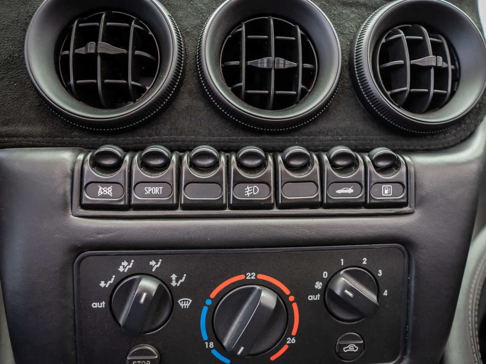 Used 2001 Ferrari 550 Maranello Barchetta RWD image 24