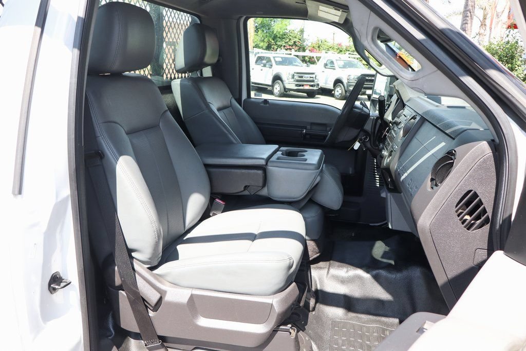 Used 2015 Ford F550 2WD Regular Cab Super Duty image 32
