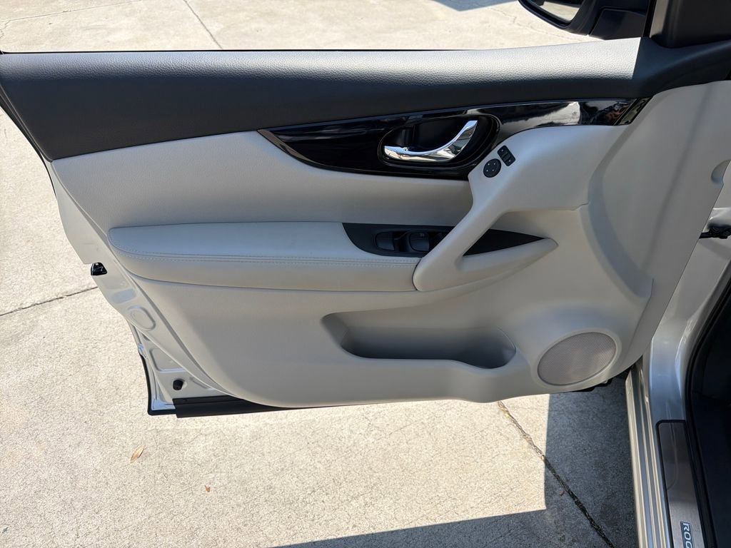 Certified 2022 Nissan Rogue Sport SL image 17