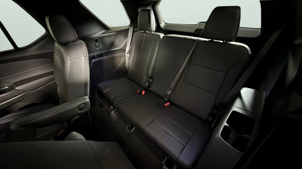Used 2023 Chevrolet Traverse RS image 26