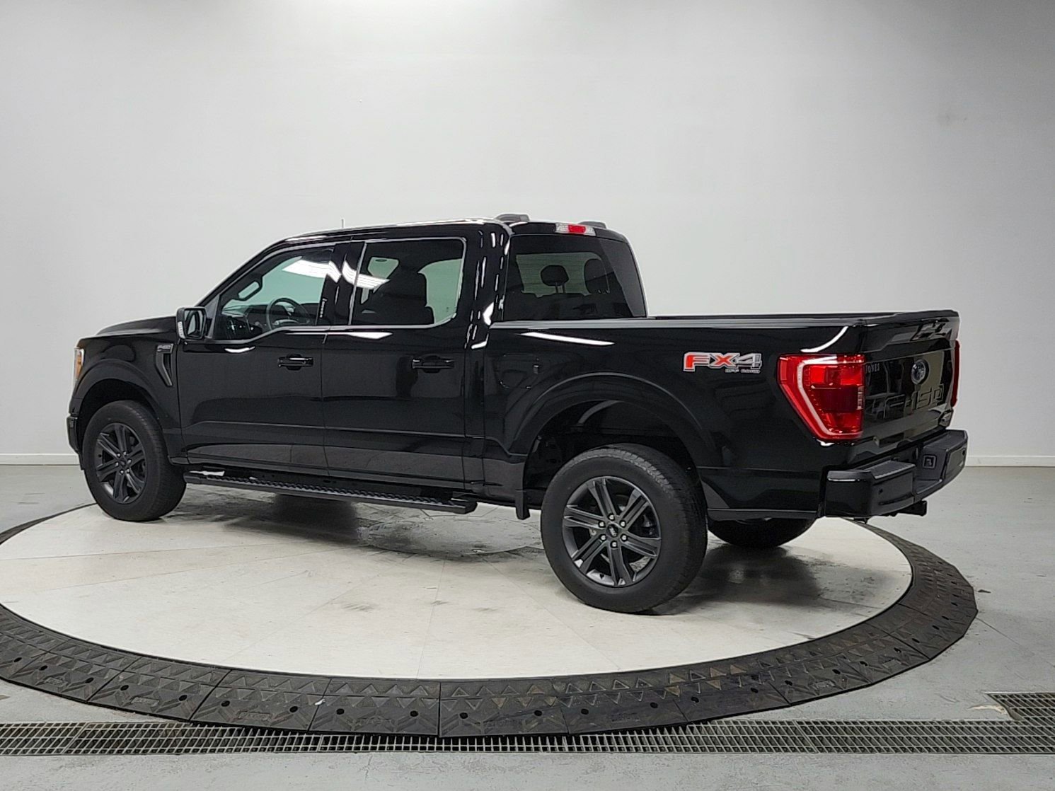 Used 2023 Ford F150 XLT w/ Equipment Group 302A High AWD/4WD image 5