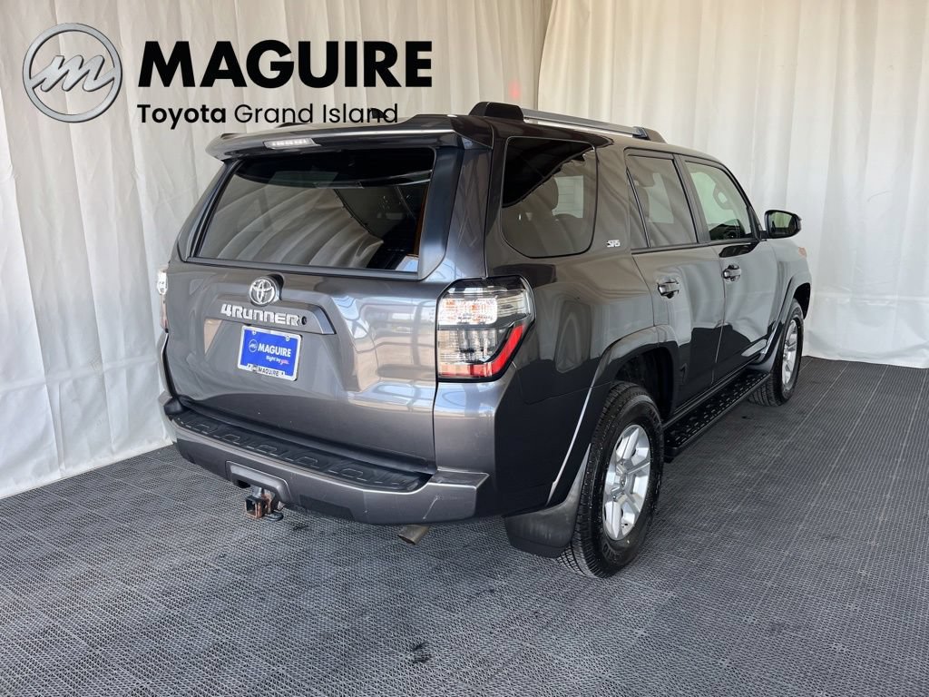 Used 2020 Toyota 4Runner SR5 AWD/4WD image 31