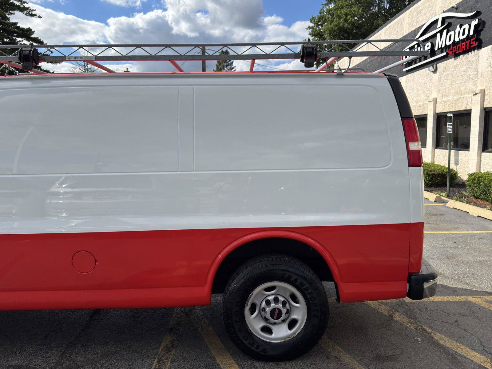 Used 2018 GMC Savana 3500 w/ Driver Convenience Package RWD image 3