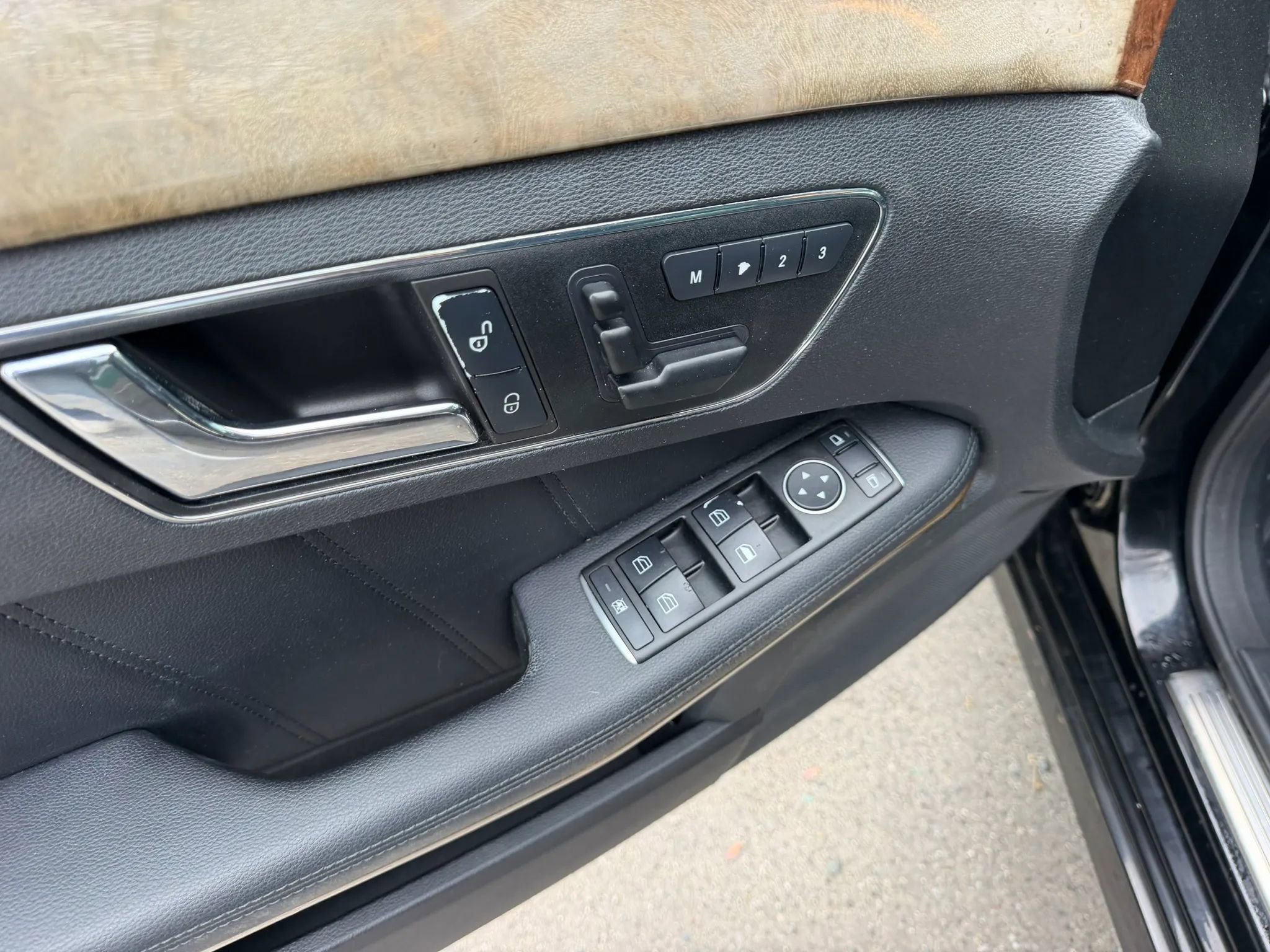 Used 2011 Mercedes-Benz E 350 4MATIC Sedan image 23