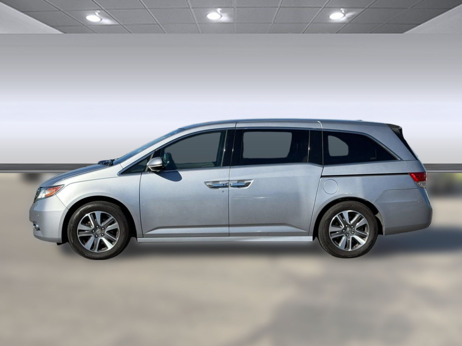Used 2016 Honda Odyssey Touring image 2