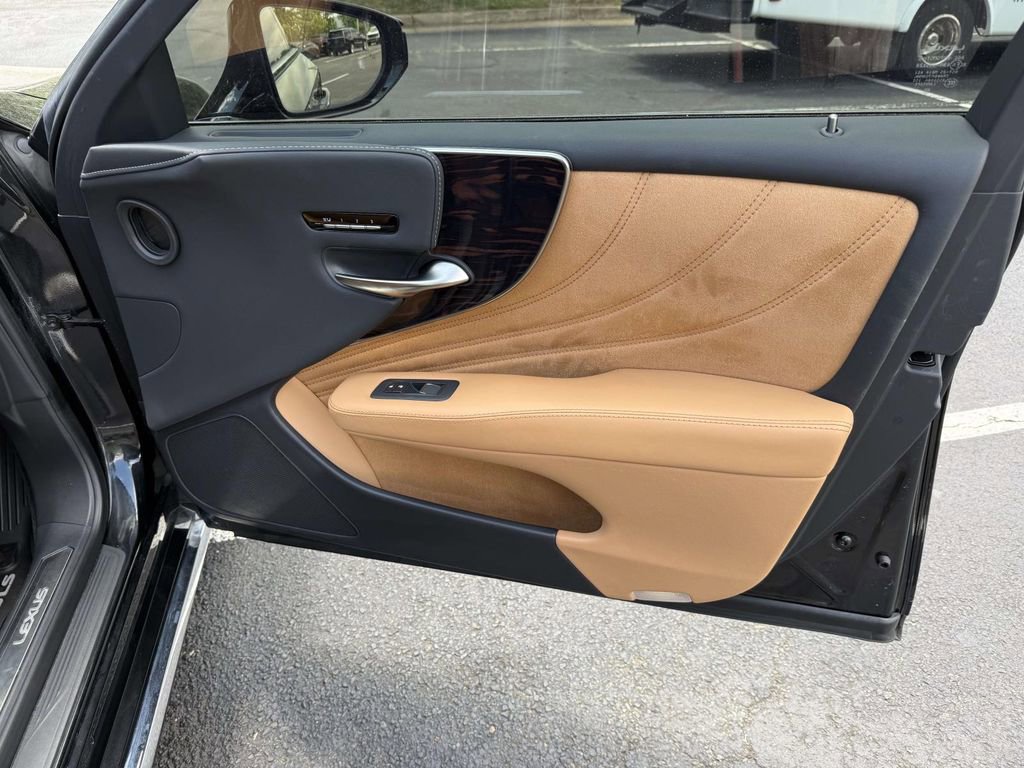 Used 2023 Lexus LS 500 AWD w/ Luxury Package image 16
