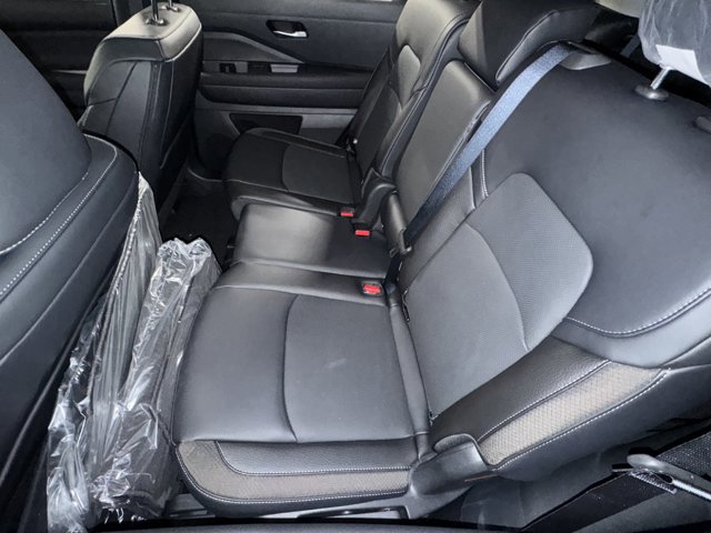 New 2026 Nissan Pathfinder SL image 14