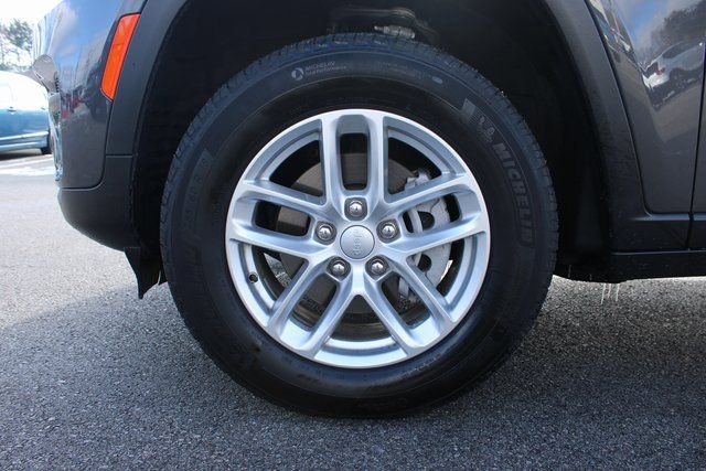 Used 2024 Jeep Grand Cherokee Laredo image 35