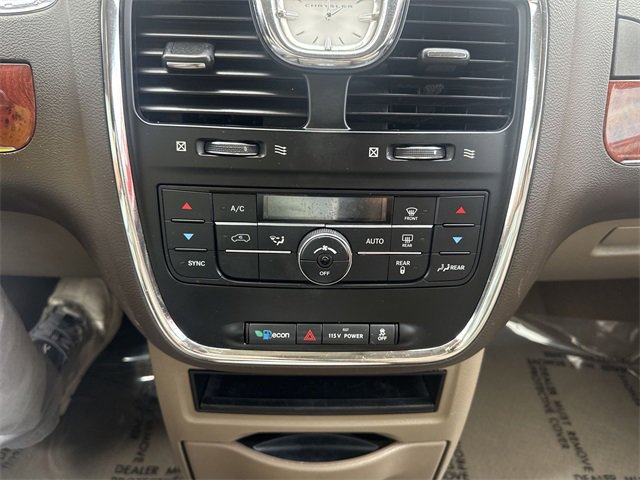 Used 2013 Chrysler Town & Country Touring image 18