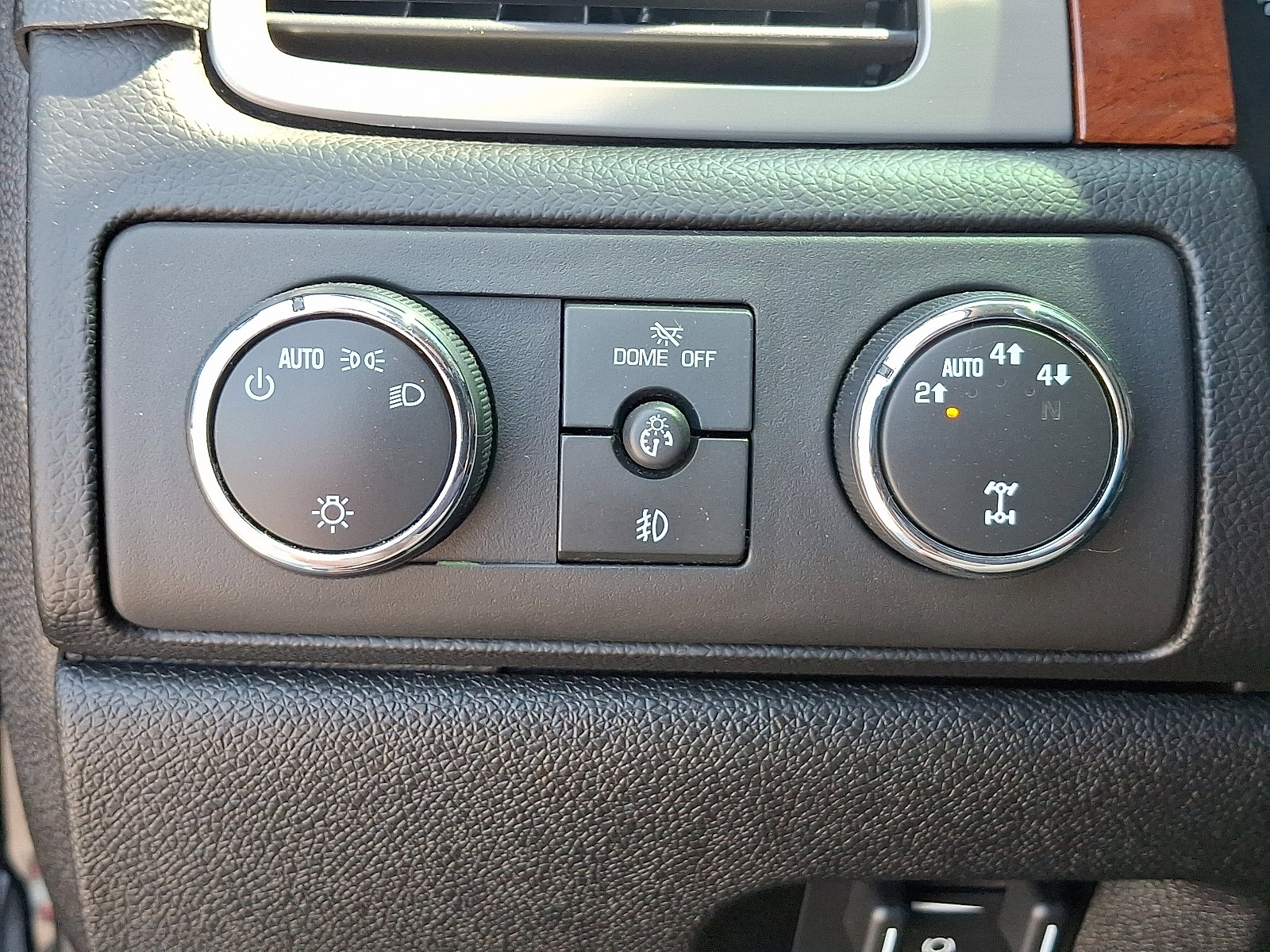 Used 2011 Chevrolet Suburban 2500 LT w/ Snow Plow Prep Package image 27