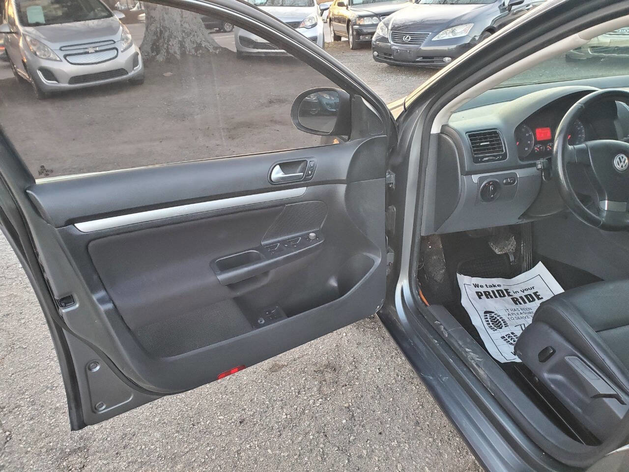 Used 2009 Volkswagen Jetta SE image 9