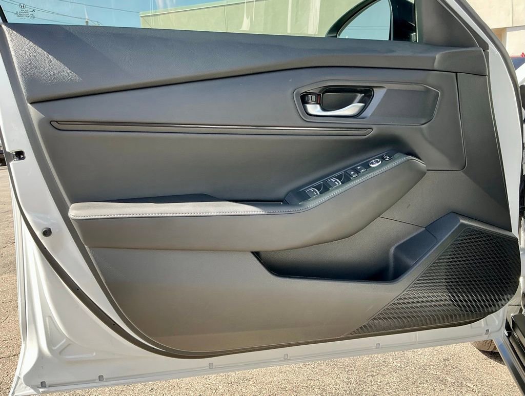 Used 2025 Honda Accord Sport image 41