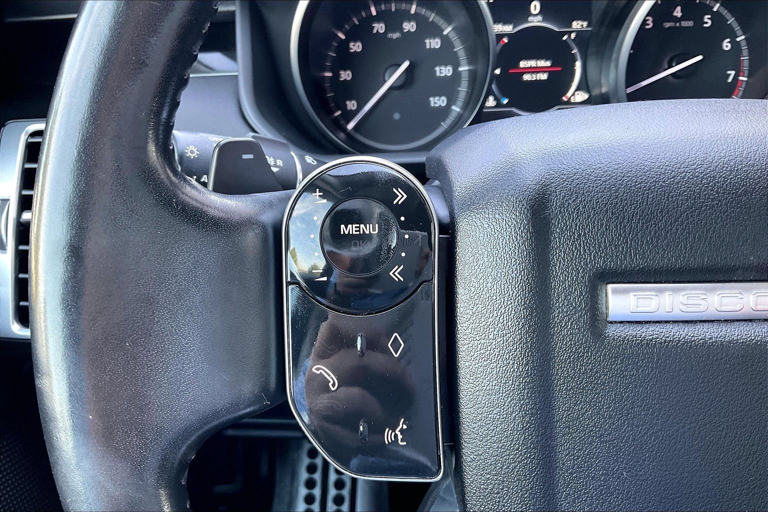 Used 2020 Land Rover Discovery SE AWD/4WD image 10