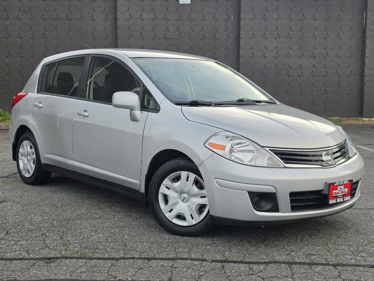 Used 2011 Nissan Versa 1.8 S w/ PWR Plus Pkg FWD image 3