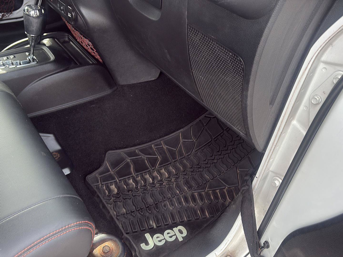 Used 2012 Jeep Wrangler Unlimited Sahara AWD/4WD image 33