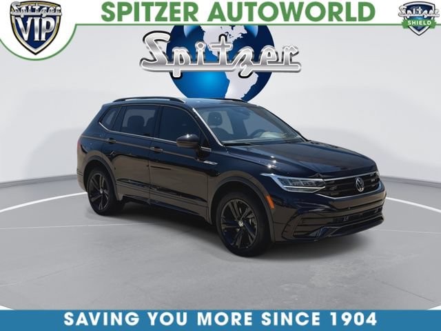 Used 2024 Volkswagen Tiguan SE R-Line AWD/4WD image 3