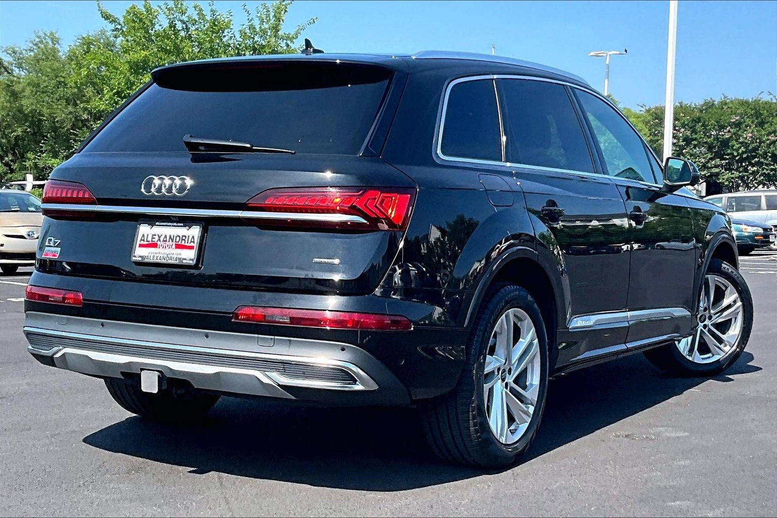 Used 2023 Audi Q7 2.0T Premium w/ Convenience Package AWD/4WD image 11