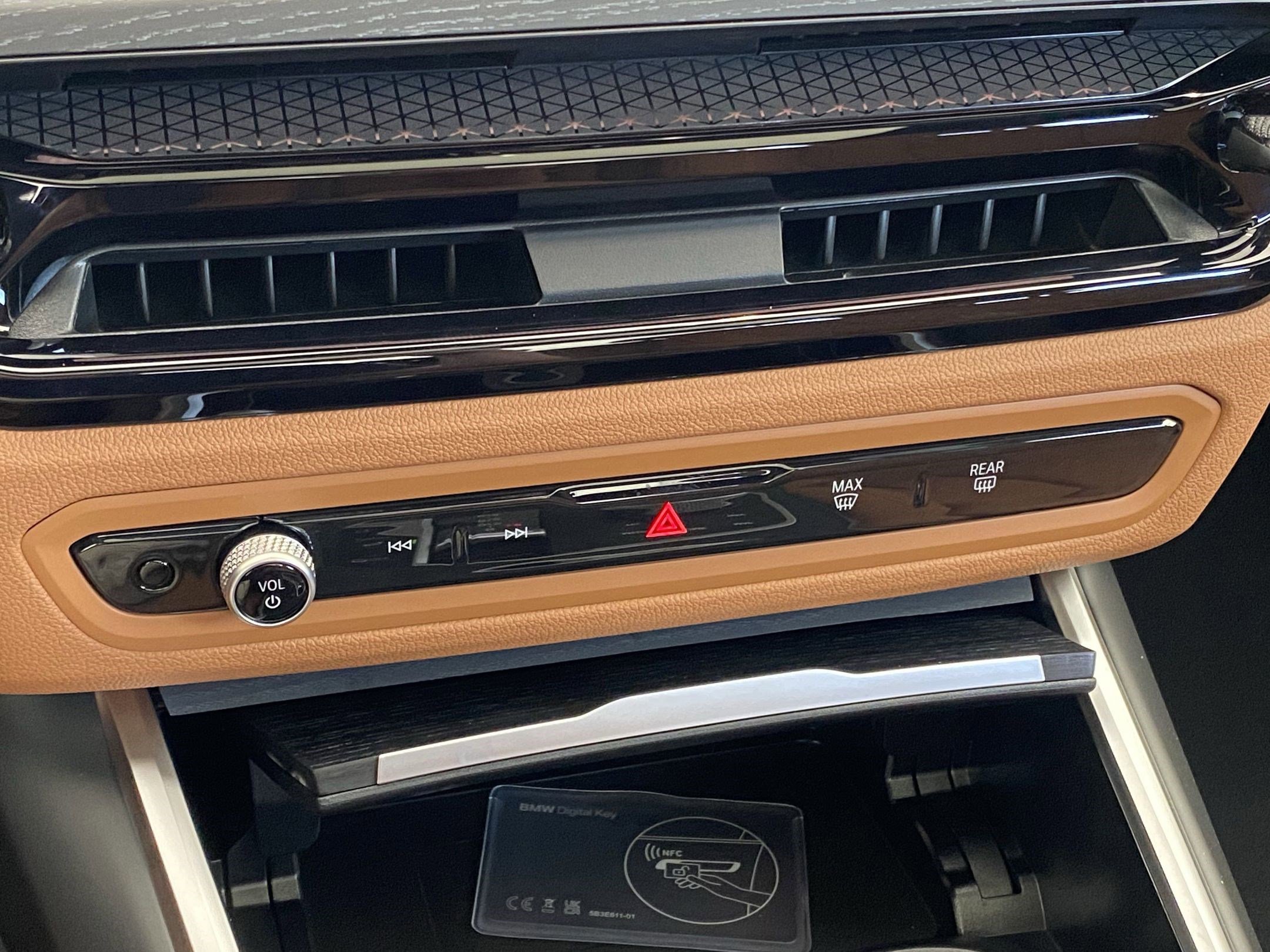 Used 2025 BMW 330i xDrive Sedan w/ Convenience Package image 29