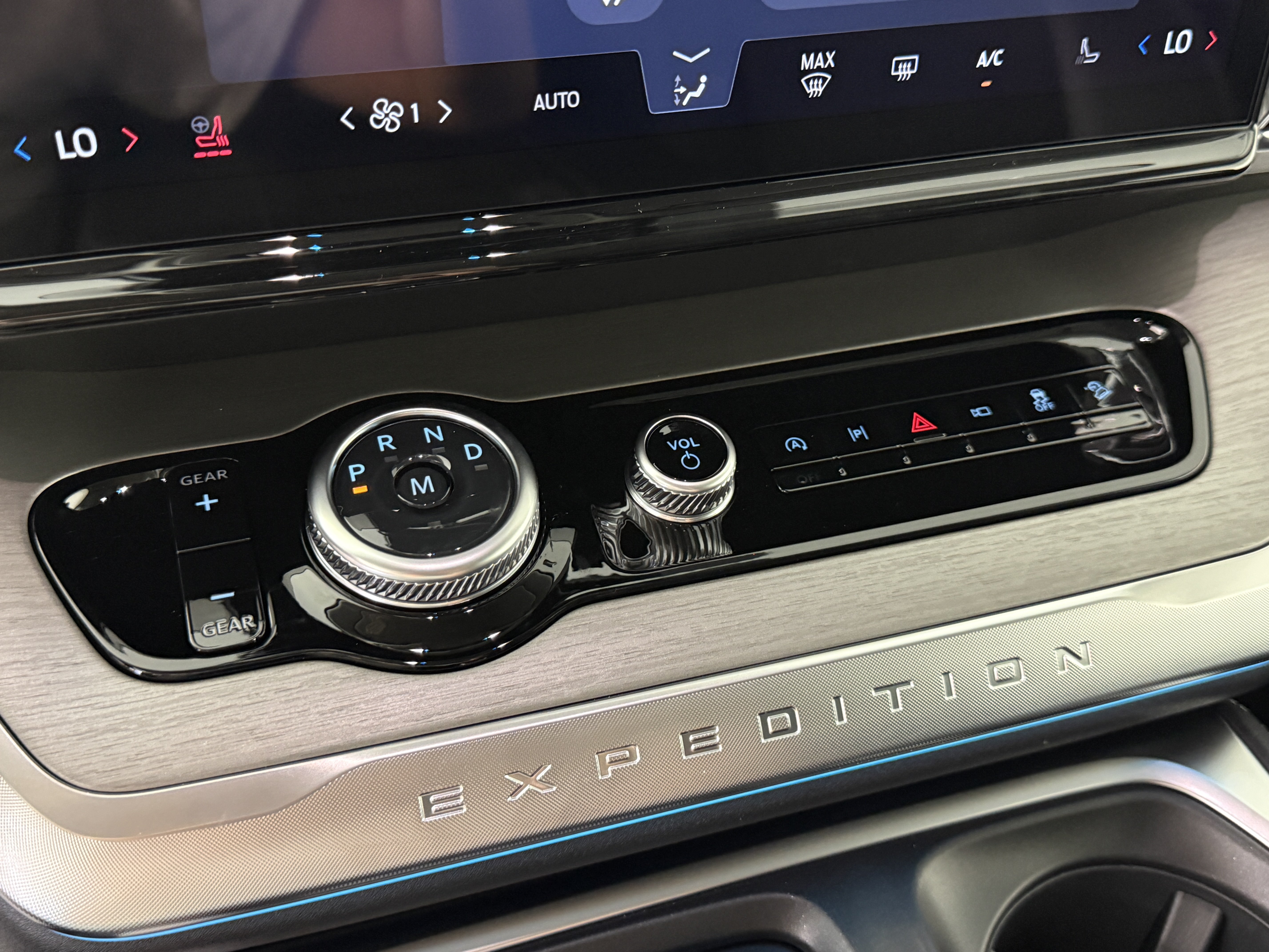 New 2027 Ford Expedition Platinum w/ Driver's Package AWD/4WD image 23