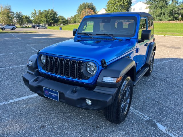 Used 2025 Jeep Wrangler Sport AWD/4WD image 4