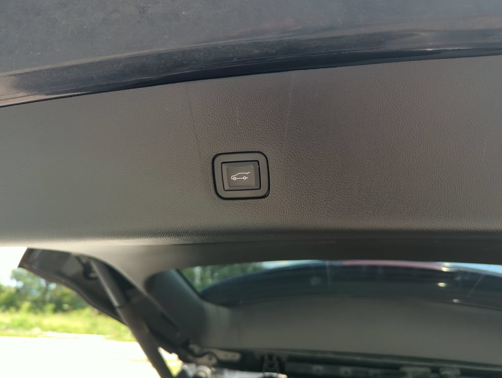 Used 2019 Chevrolet Traverse Premier w/ Driver Confidence II Package FWD image 35