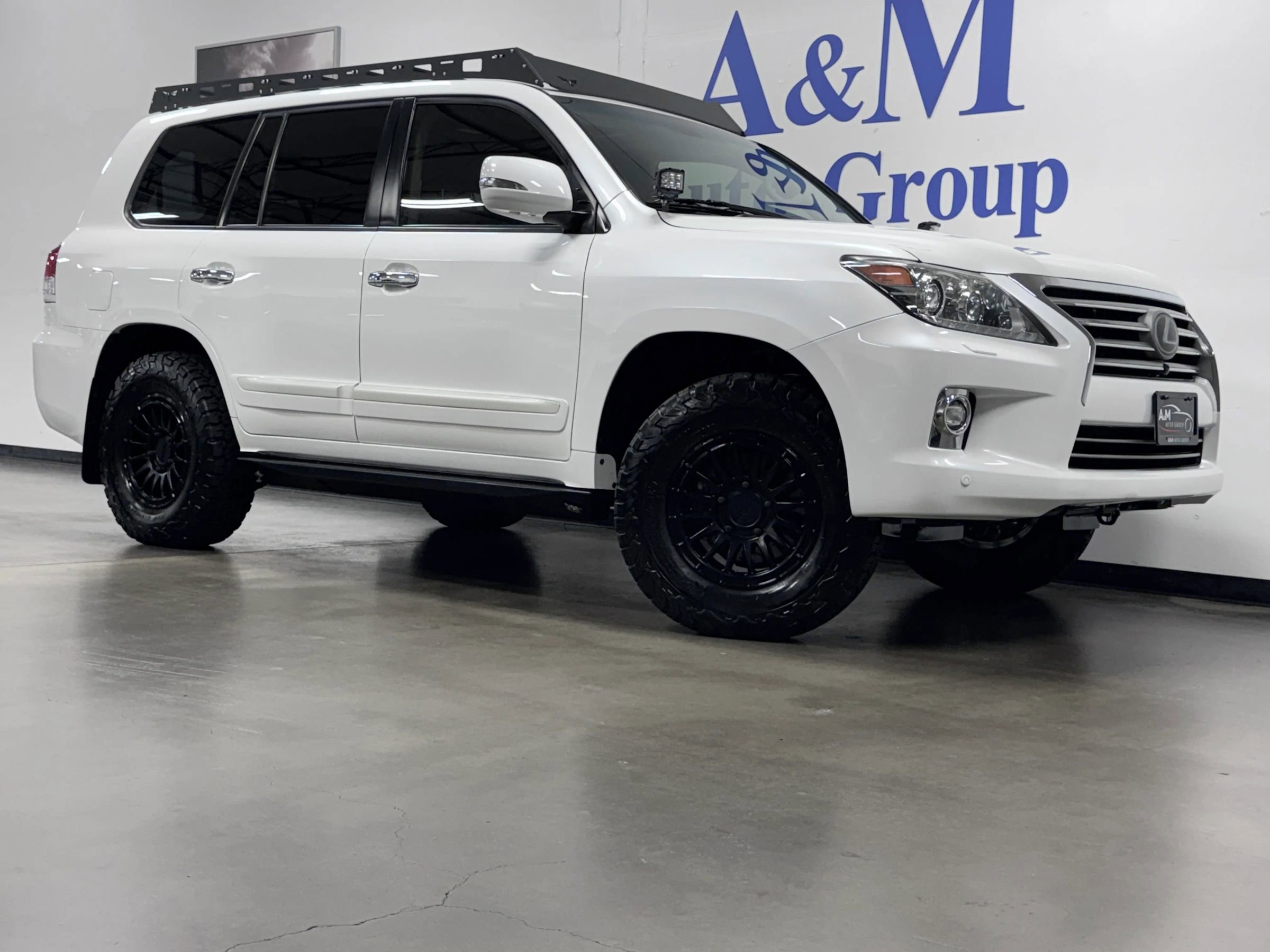 Used 2015 Lexus LX 570 4WD image 2
