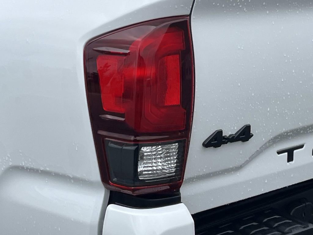 Used 2023 Toyota Tacoma SR5 w/ Technology Package image 10