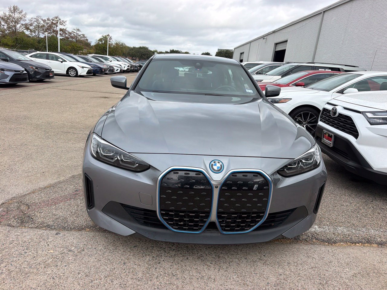 Used 2023 BMW i4 eDrive40 RWD image 2