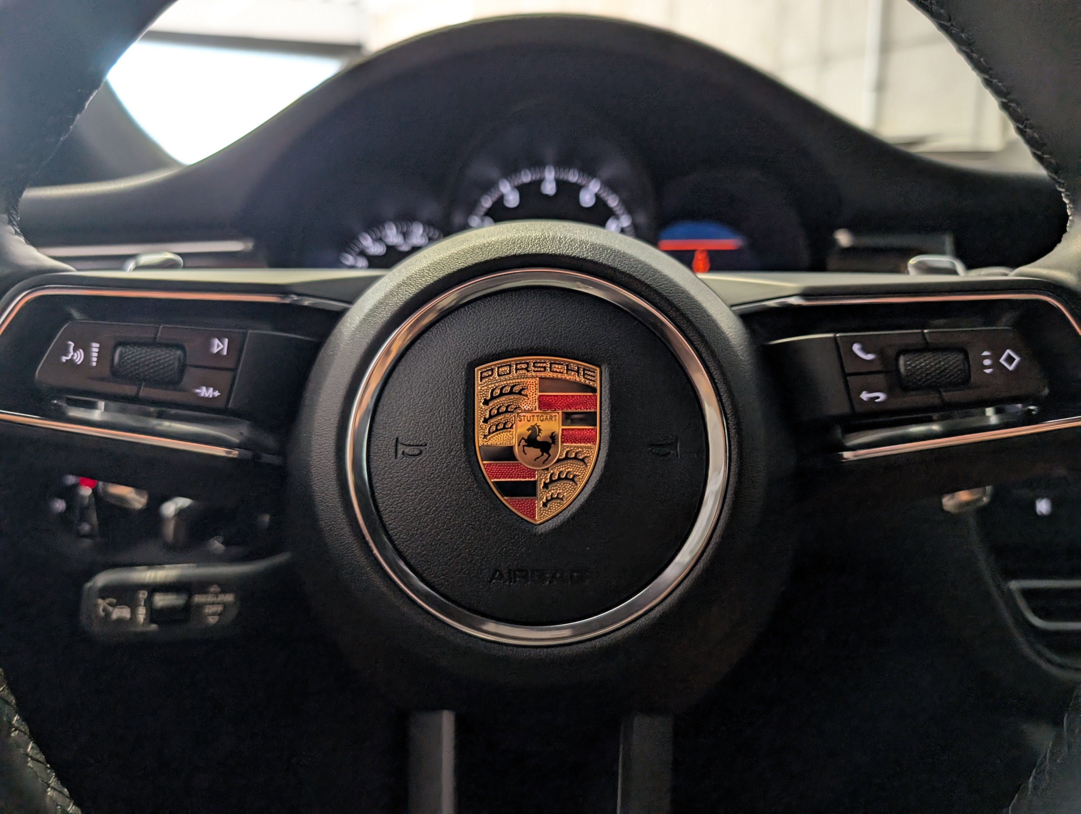 Certified 2024 Porsche Macan image 32