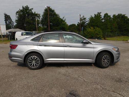 Used 2020 Volkswagen Jetta SE w/ SE Cold Weather Package FWD image 5