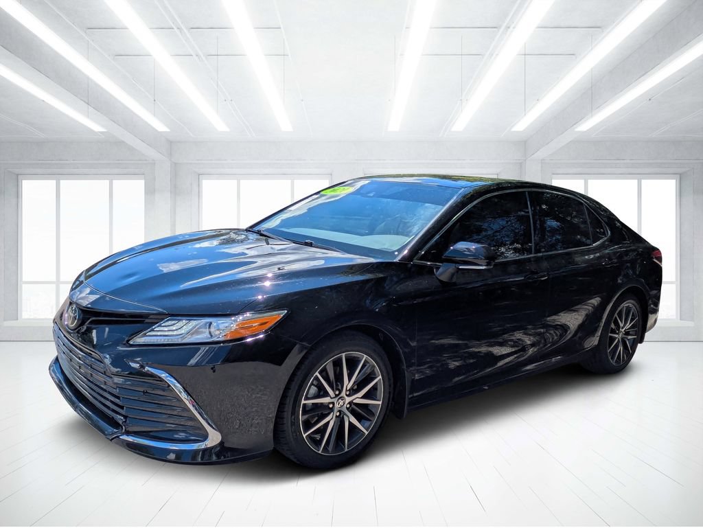 Used 2021 Toyota Camry XLE w/ Navigation Package FWD image 7