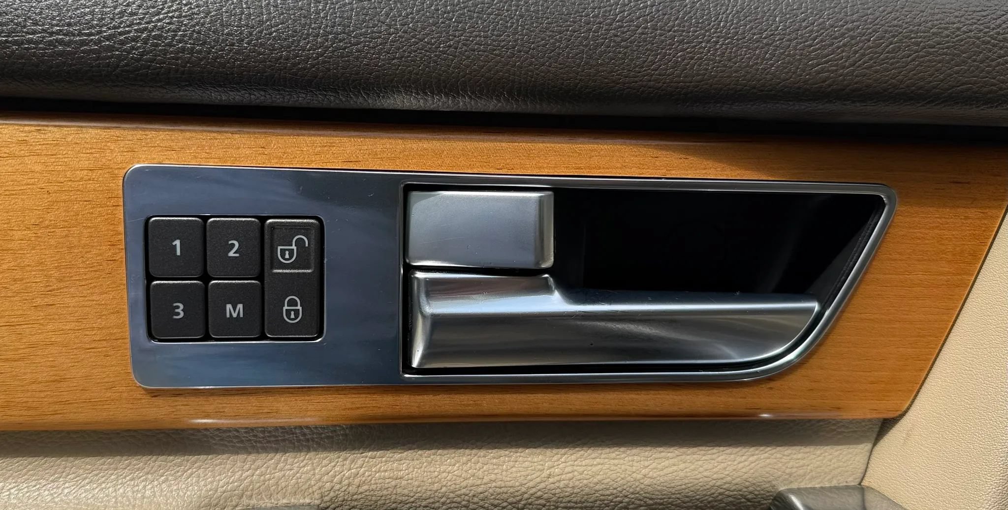 Used 2012 Land Rover LR4 HSE LUX AWD/4WD image 28