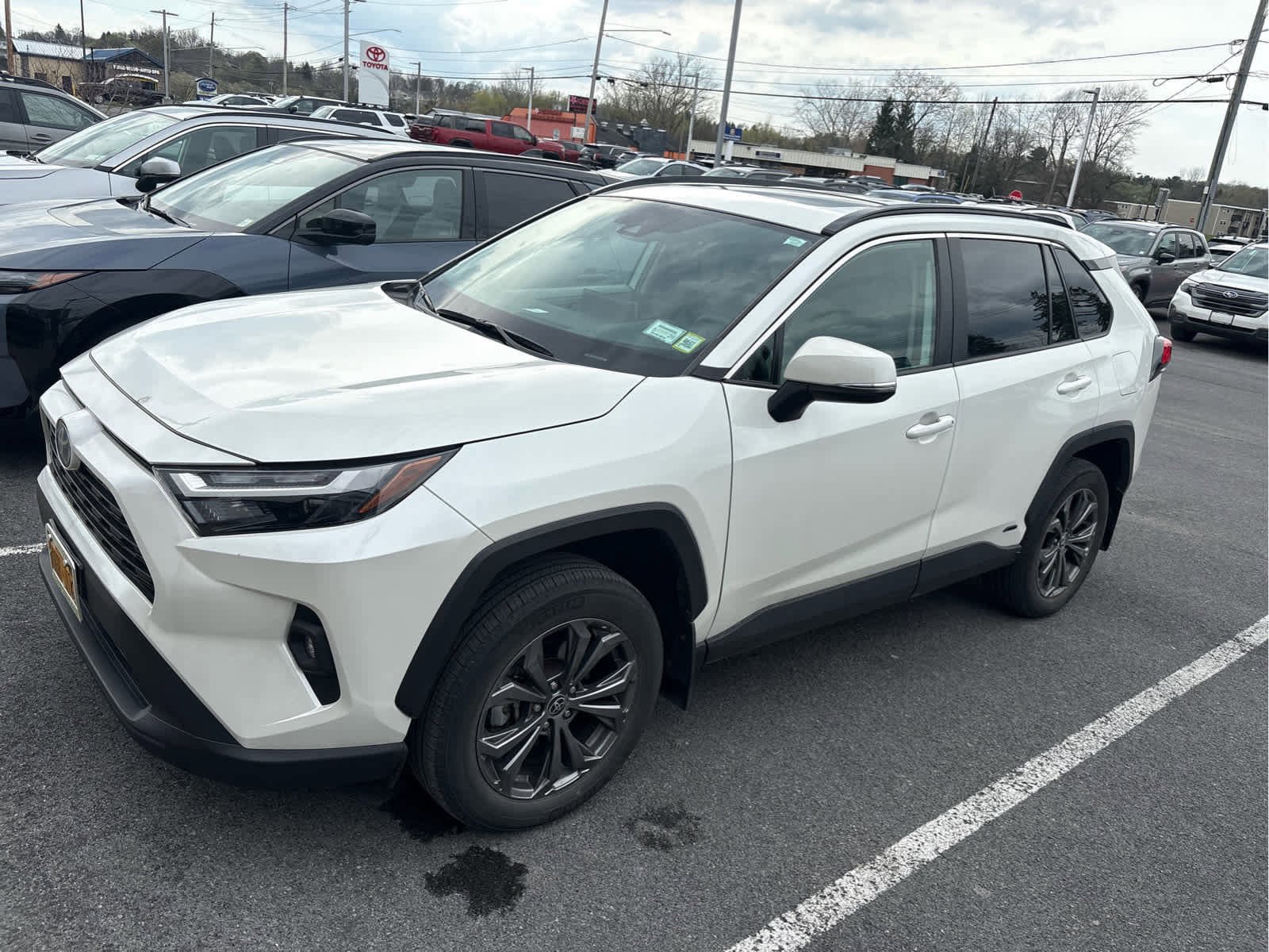 Used 2022 Toyota RAV4 XLE Premium AWD/4WD image 1