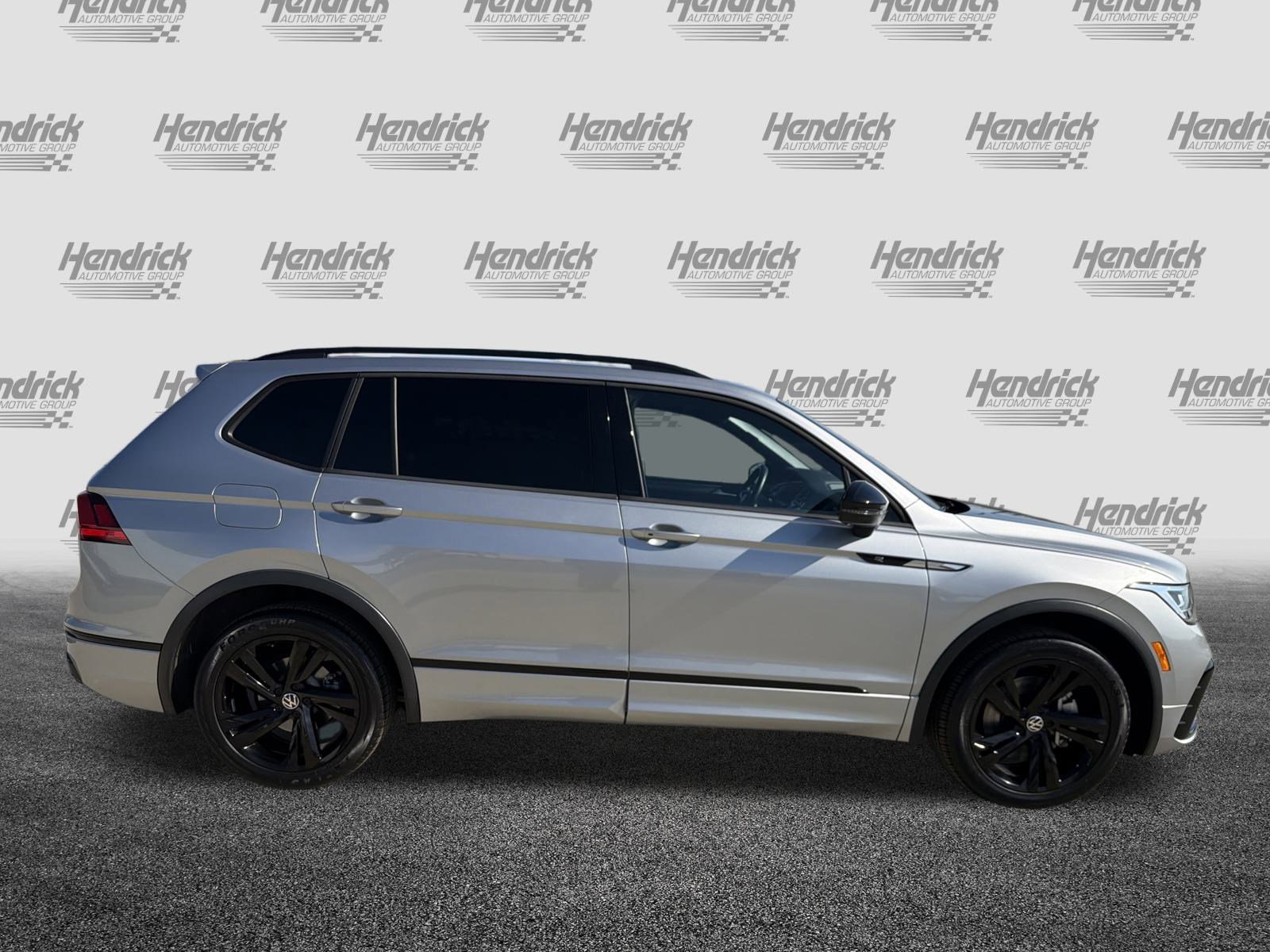 Used 2023 Volkswagen Tiguan SE R-Line image 11